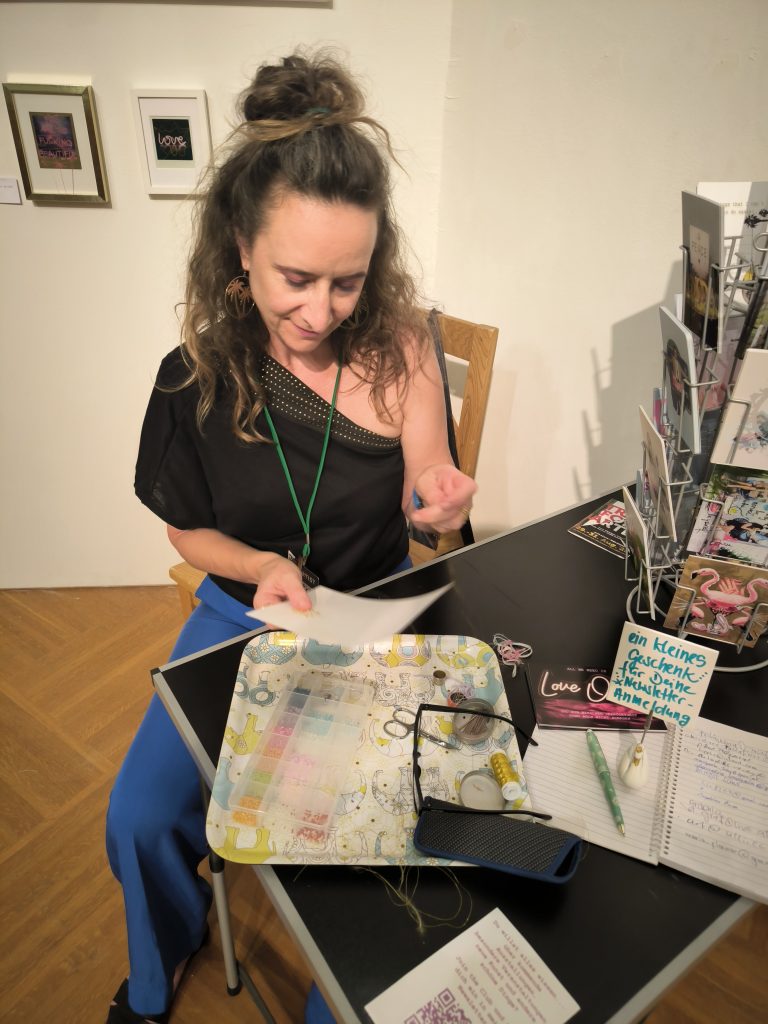 Eva Silberknoll doing live embroidery at the transformarte art fair in Eisenstadt 2025